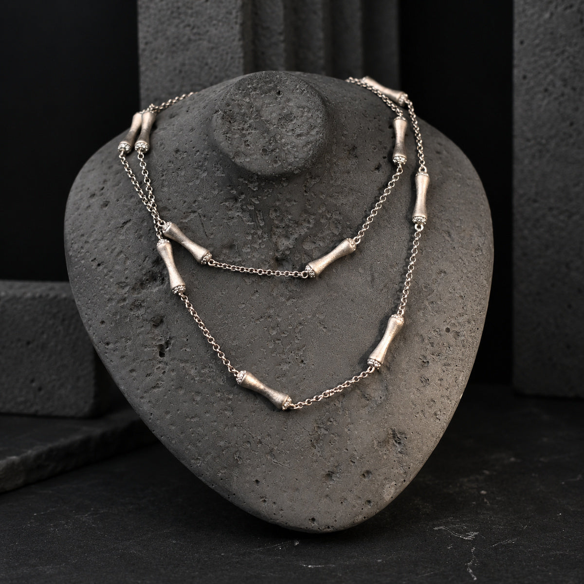 YYNE001 necklace front view